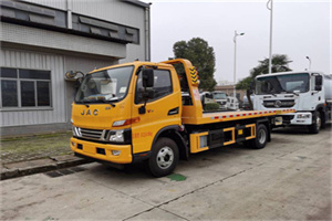 三台车辆公路救援